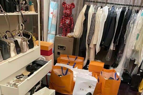 上海市杨浦回收一线品牌衣服.jpg